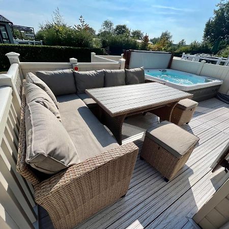 Cottontail Lodge - Hot tub - Pet Friendly South Cerney Eksteriør billede