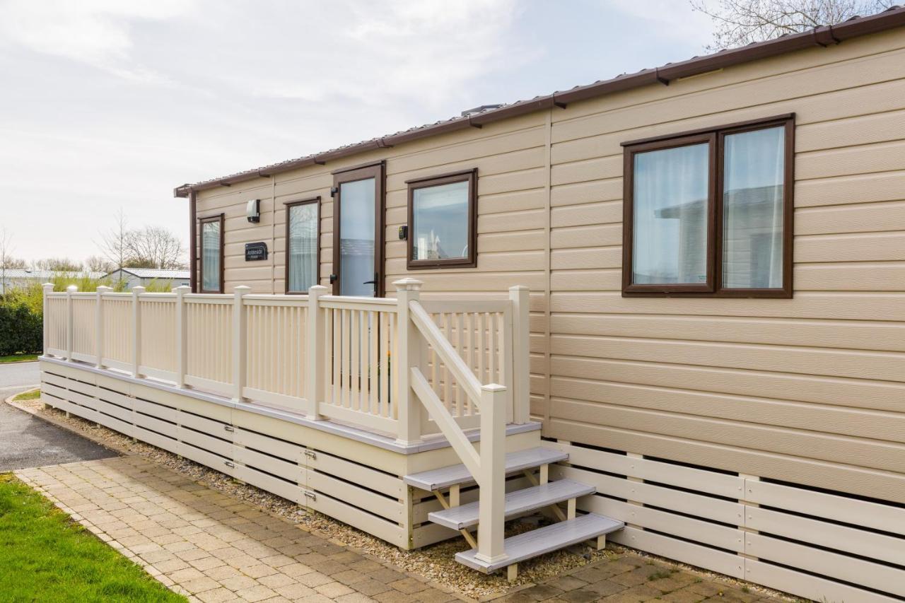 Cottontail Lodge - Hot tub - Pet Friendly South Cerney Eksteriør billede