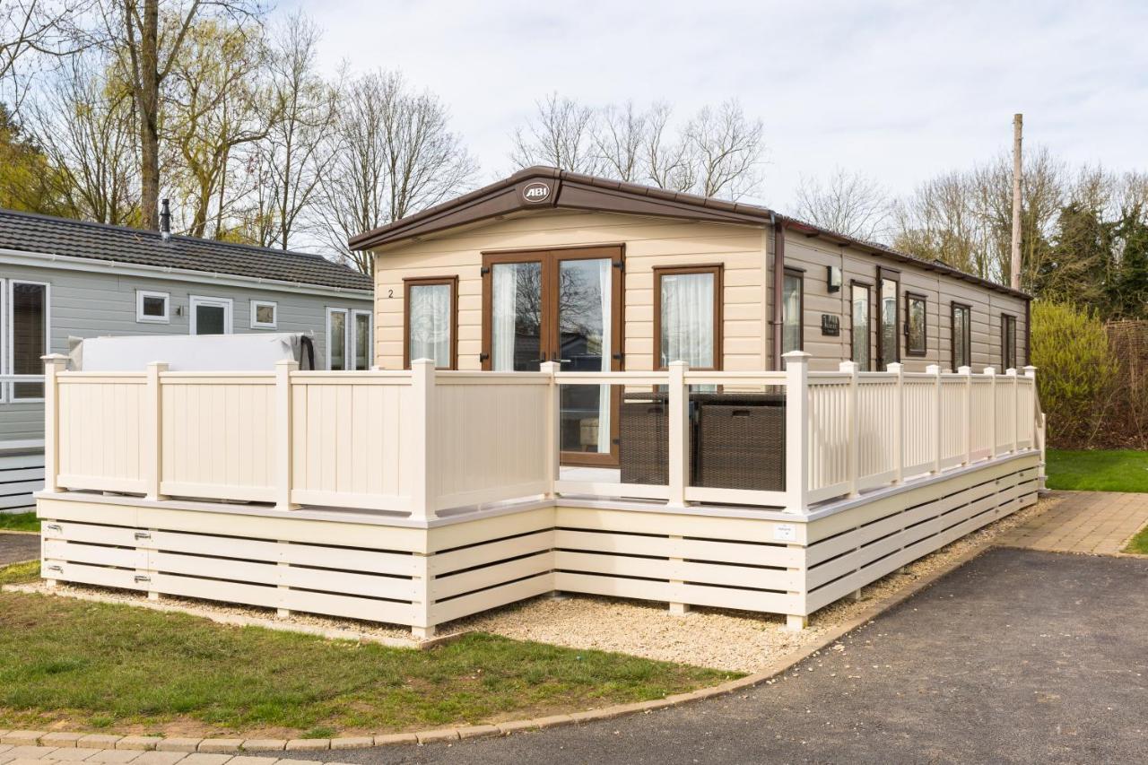 Cottontail Lodge - Hot tub - Pet Friendly South Cerney Eksteriør billede