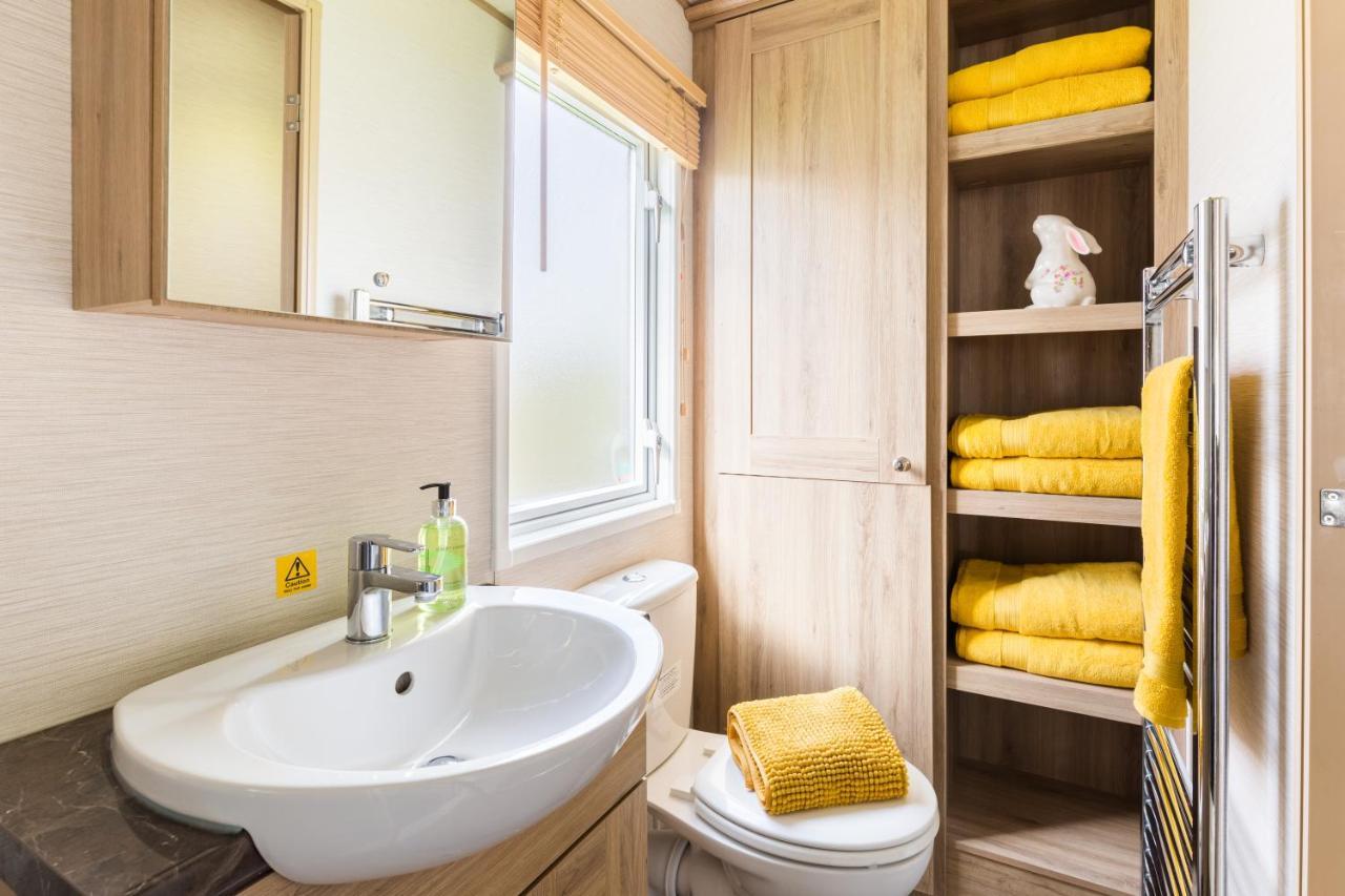 Cottontail Lodge - Hot tub - Pet Friendly South Cerney Eksteriør billede