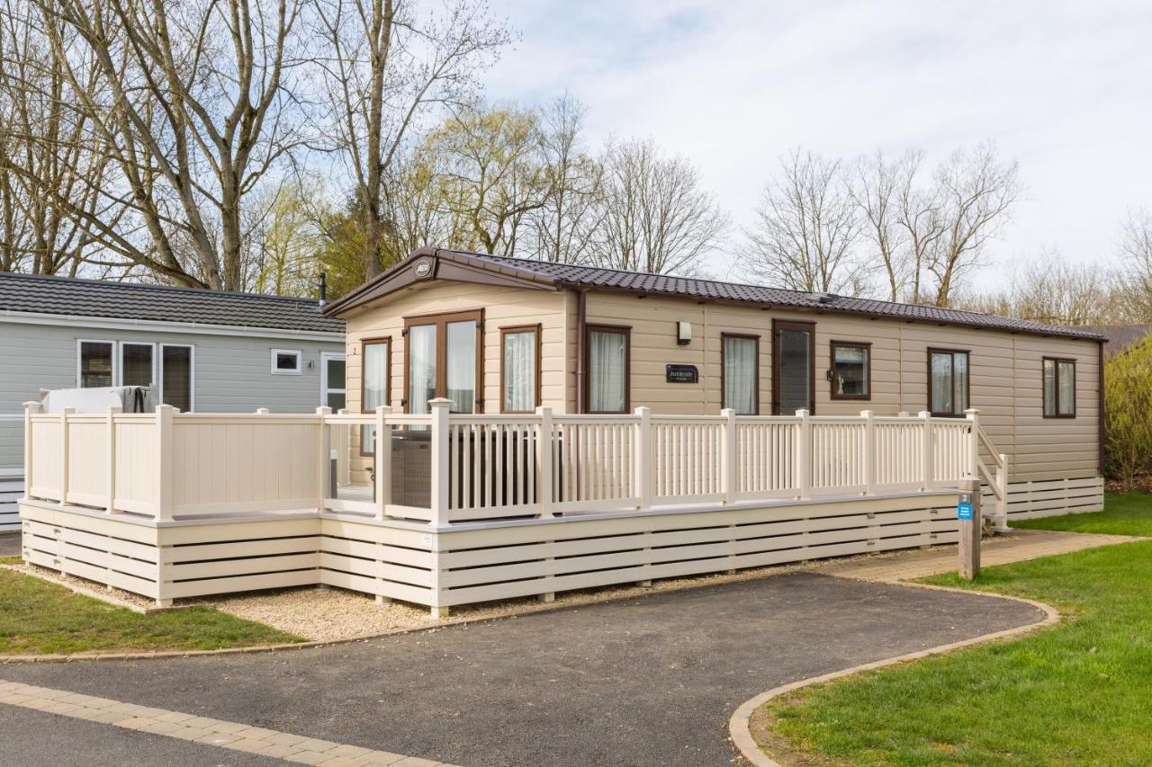 Cottontail Lodge - Hot tub - Pet Friendly South Cerney Eksteriør billede