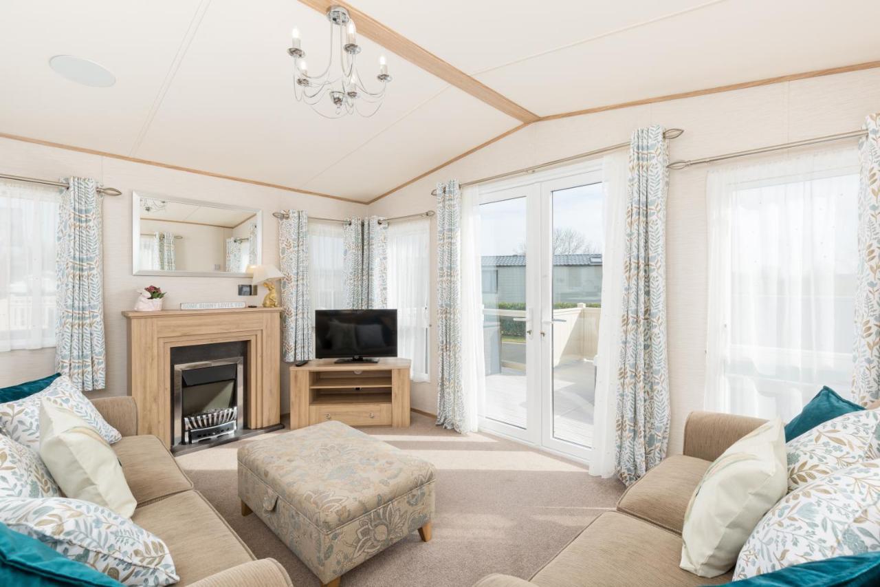 Cottontail Lodge - Hot tub - Pet Friendly South Cerney Eksteriør billede