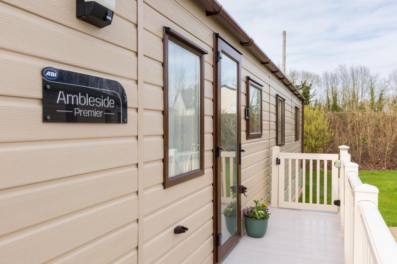 Cottontail Lodge - Hot tub - Pet Friendly South Cerney Eksteriør billede