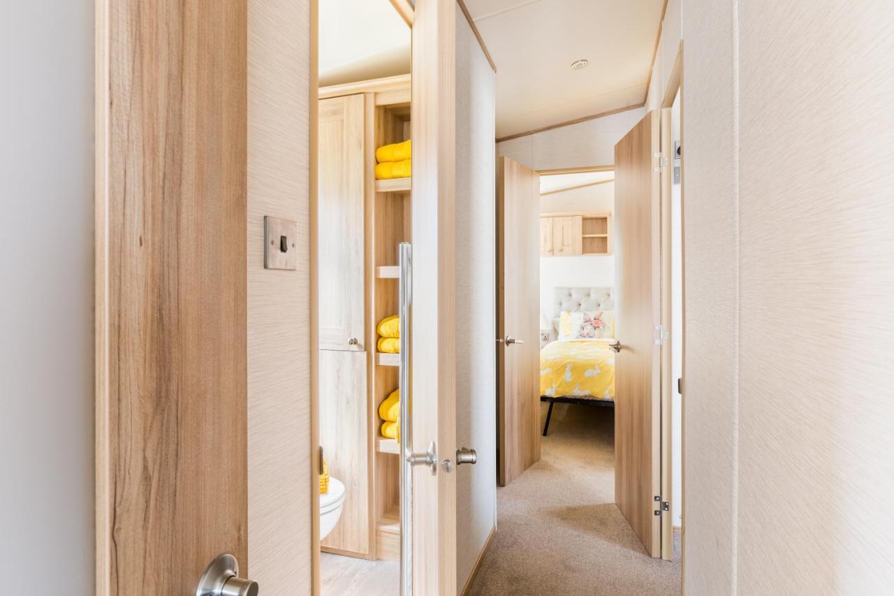Cottontail Lodge - Hot tub - Pet Friendly South Cerney Eksteriør billede