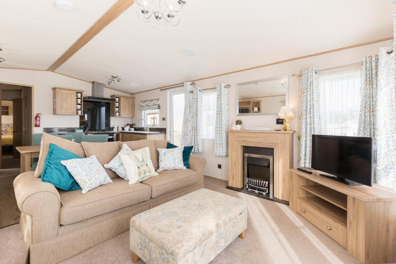 Cottontail Lodge - Hot tub - Pet Friendly South Cerney Eksteriør billede