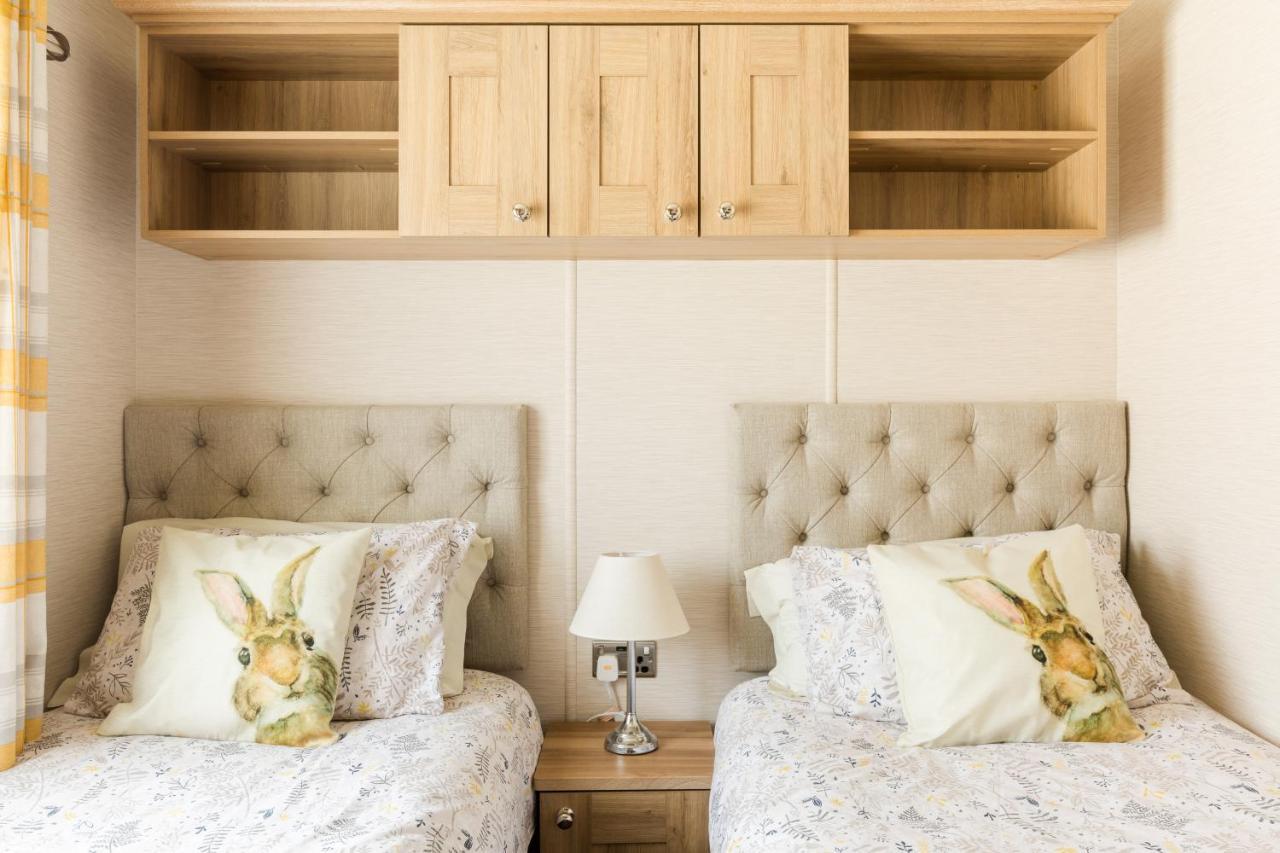 Cottontail Lodge - Hot tub - Pet Friendly South Cerney Eksteriør billede