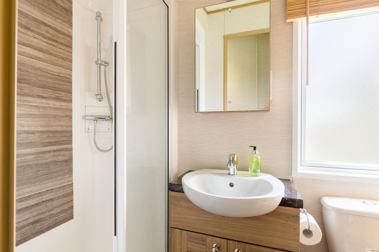 Cottontail Lodge - Hot tub - Pet Friendly South Cerney Eksteriør billede