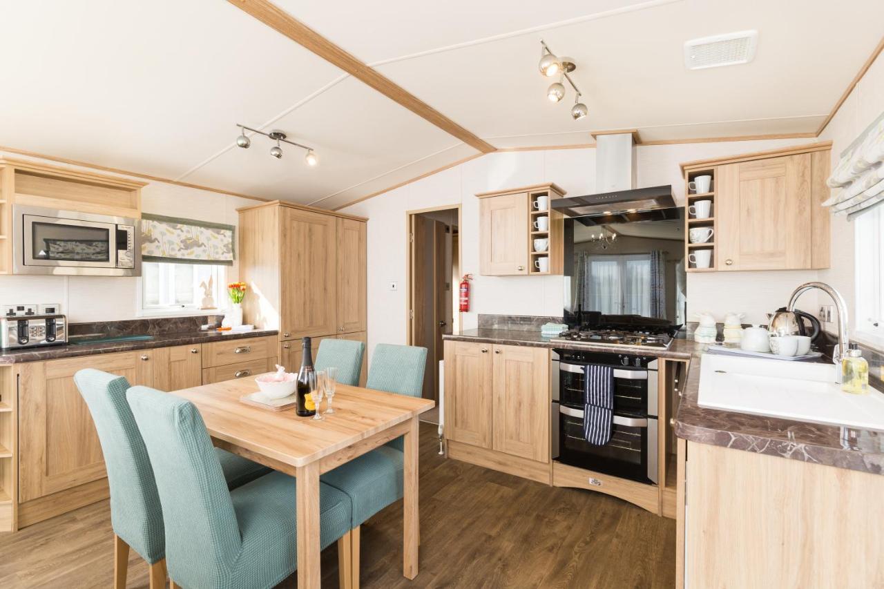 Cottontail Lodge - Hot tub - Pet Friendly South Cerney Eksteriør billede