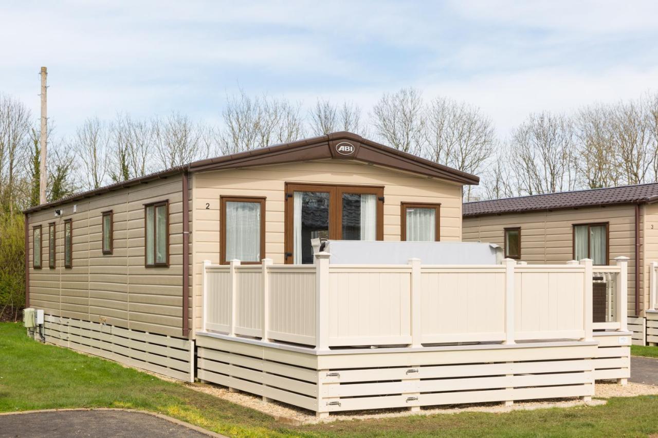 Cottontail Lodge - Hot tub - Pet Friendly South Cerney Eksteriør billede