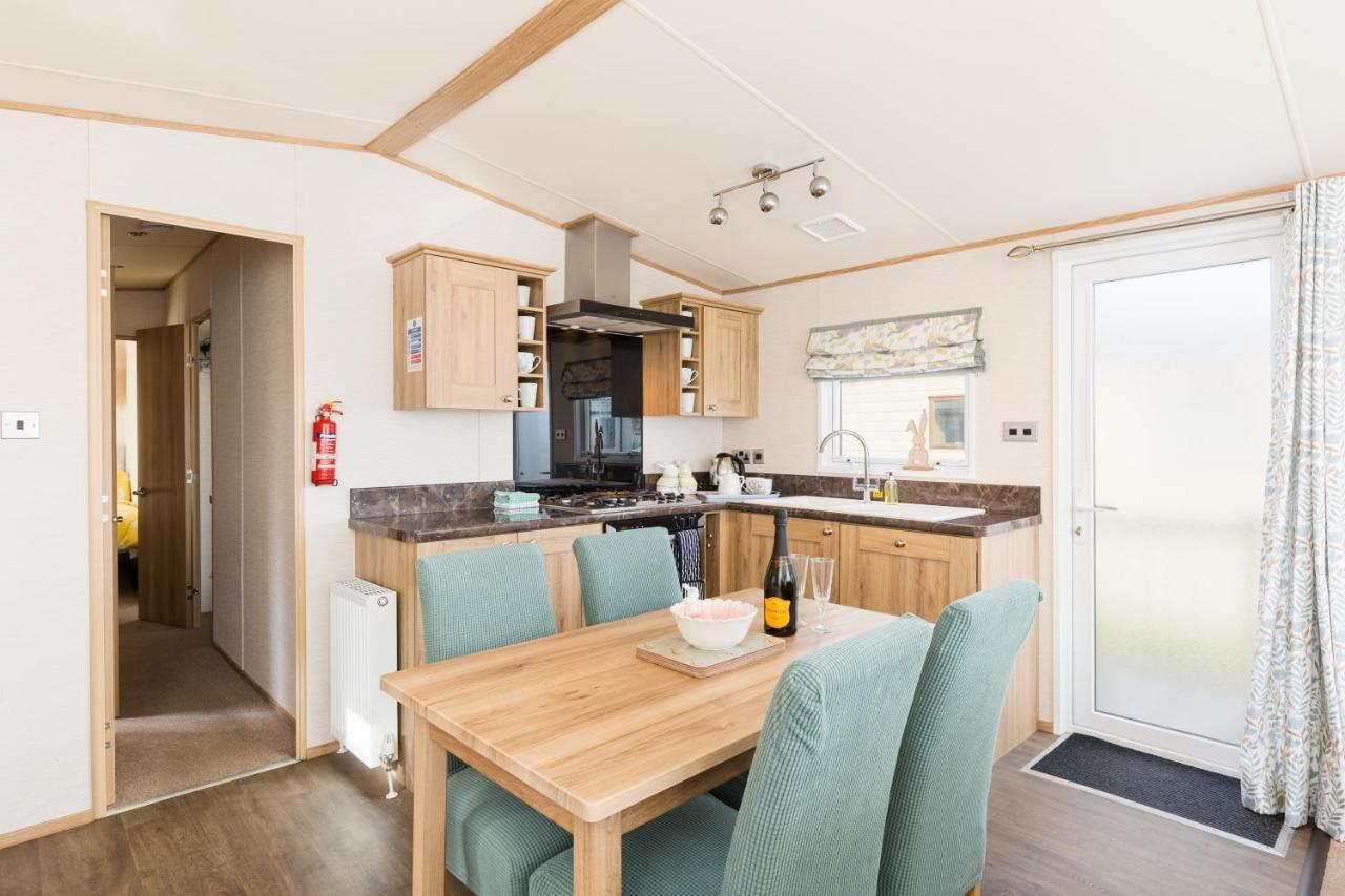 Cottontail Lodge - Hot tub - Pet Friendly South Cerney Eksteriør billede
