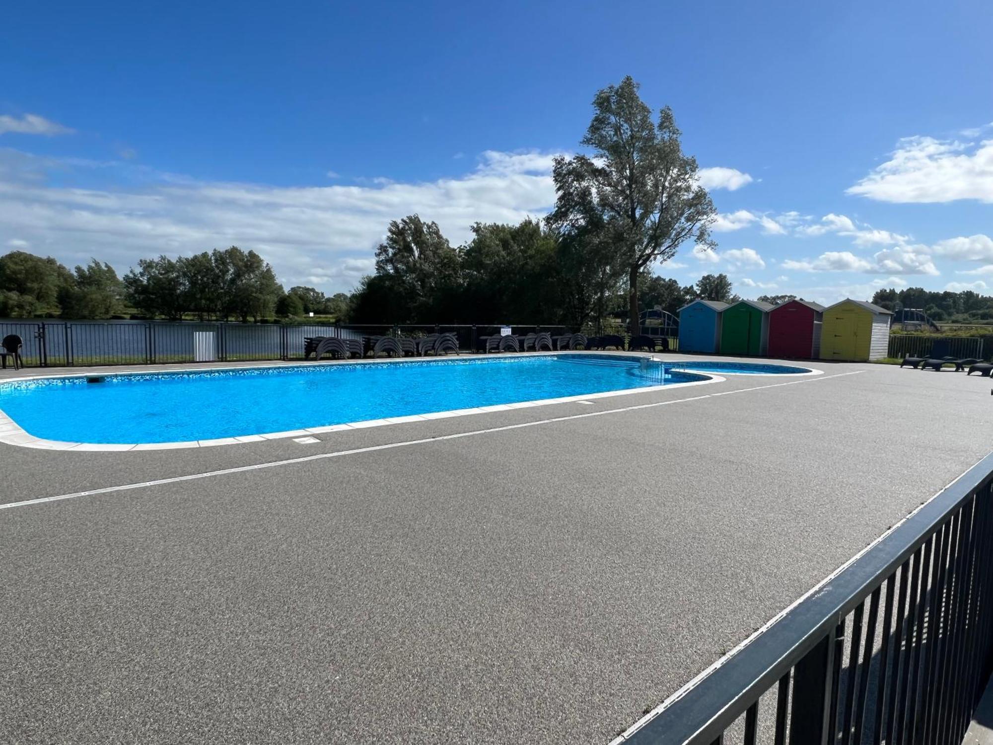 Cottontail Lodge - Hot tub - Pet Friendly South Cerney Eksteriør billede
