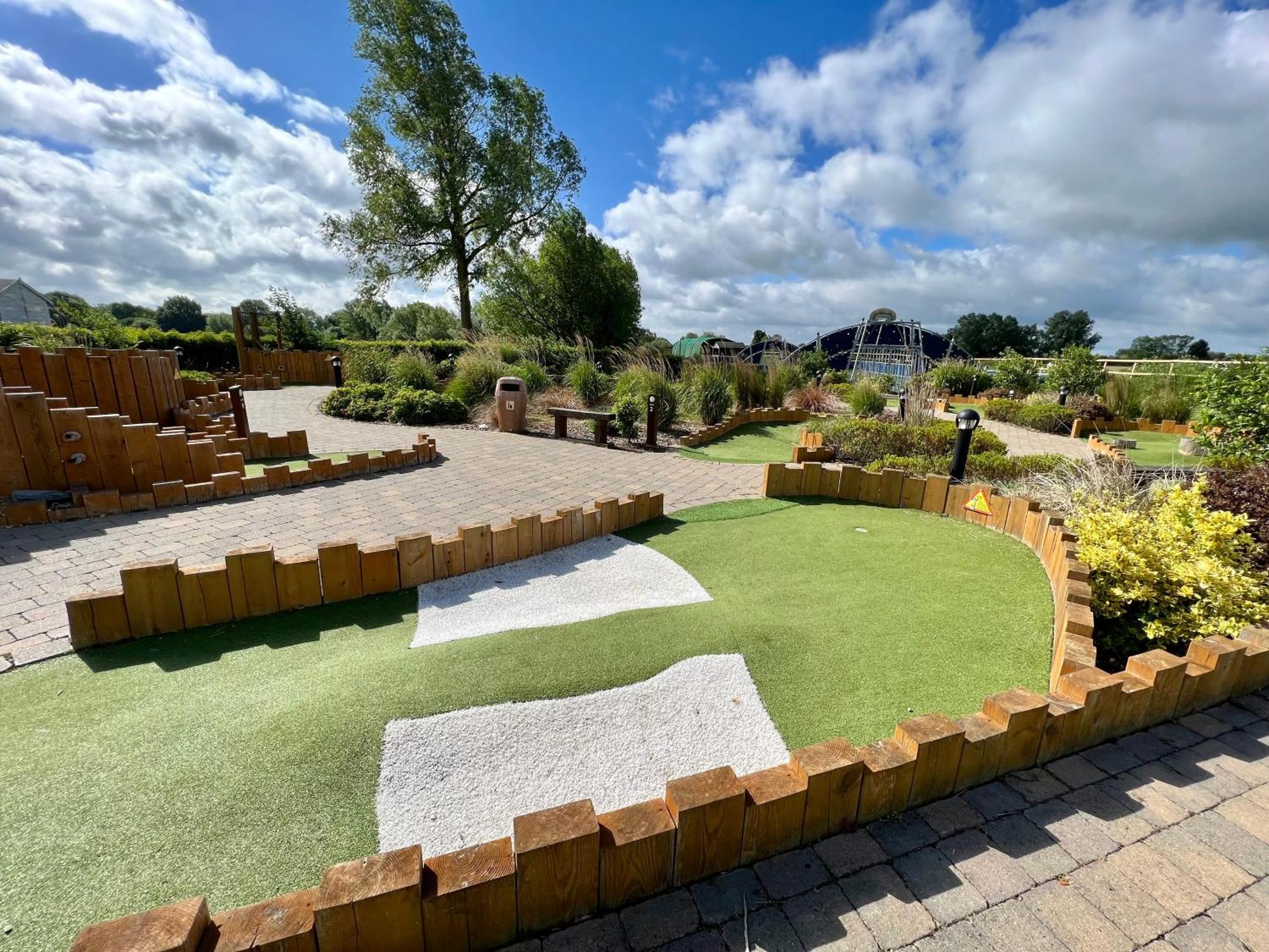 Cottontail Lodge - Hot tub - Pet Friendly South Cerney Eksteriør billede